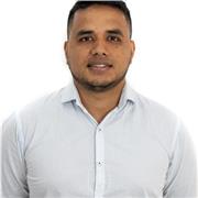 Profesional en Matemática Pura de la Universidad del Valle, con 13 años de experiencia en la formación de educandos, en la educación básica secundaria, media y universitaria en el área de Matemáticas, con conocimientos en el manejo de metodologías y estra